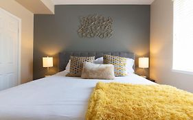 Modern Suitevipwifipool2 King Bedsac